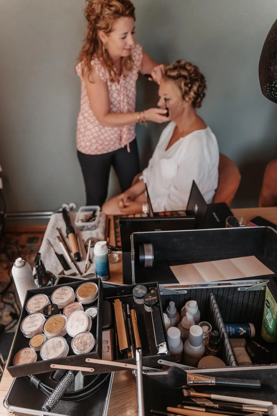 Feest<span class='goud'>-</span><span class='wow fadeInRight goude-lijn'></span>arrangementen